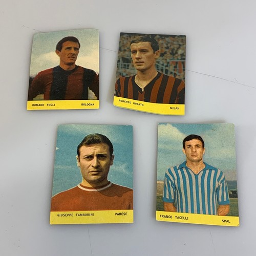 Quattro figurine calciatori - figurine,