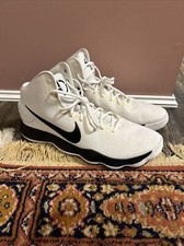 Nuove scarpe da basket alte