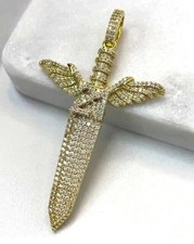 Ciondolo 2,20 ct tondo vera moissanite spada ali volanti placcato oro giallo 14 carati