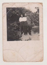 Due giovani uomini belli e