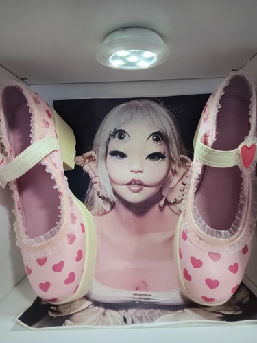 Melanie martinez koi - martinez,
