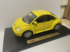 Volkswagen New Beetle in giallo di Maisto modellino auto 1/18 con scatola originale
