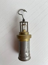 Piccola e antica lampada