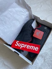 Supreme x Nike SB Dunk Low