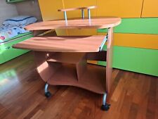 Scrivania per Computer, Tavolo Porta PC  con ruote ed attacco elettrico