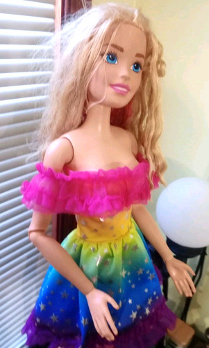 Bambola barbie gigante con - gigante,