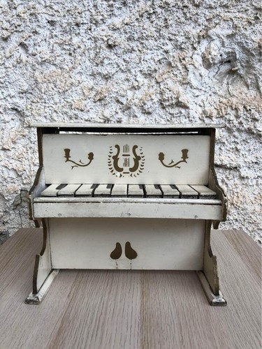 Antico giocattolo pianoforte