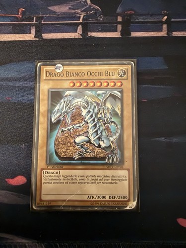 Drago bianco occhi - yu-gi-oh!,