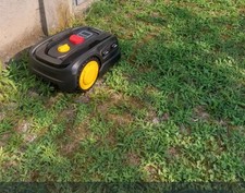 Robot tagliaerba Landxcape 400mq con filo perimetrale