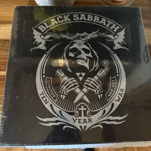 Black sabbath the ten year - black,
