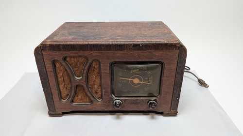Antica radio valvole da - radio,