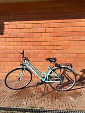 Bici da città turchese in