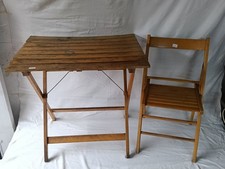 TAVOLO DA GIARDINO IN LEGNO DI