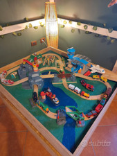 Tavolo trenino Brio con accessori