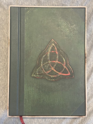 Charmed deluxe dvd complete - charmed,