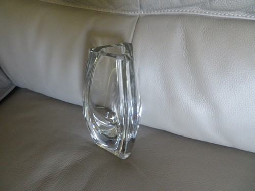 Baccarat vase triangulaire - , en