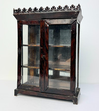 Antica casa delle bambole