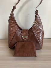 Borsa a tracolla e marsupio in