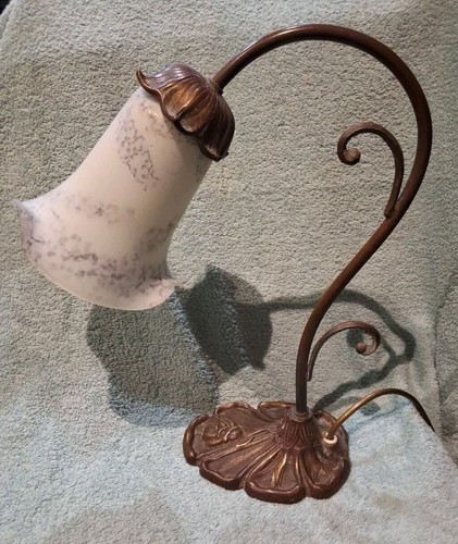 Ancienne lampe table où - de,