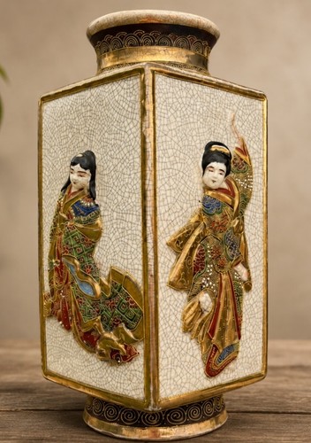 Antico vaso quadrato