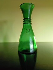 Brocca da vino in vetro verde