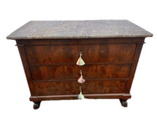 Antico cassettone in piuma di mogano con piano in marmo epoca XIX secolo Parigi