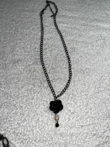 Collana con ciondolo teschio