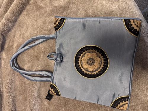 Borsa tote blu ricamata