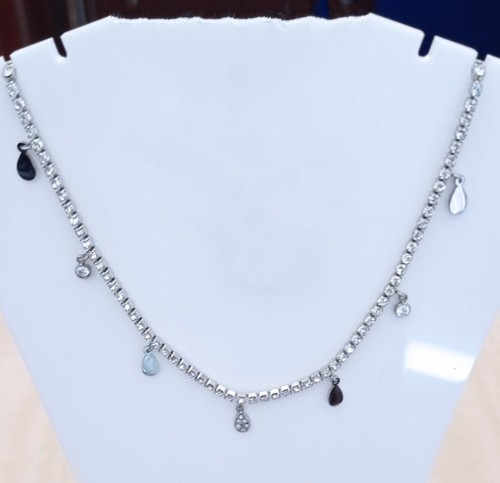 Elegante collier metallo - in,