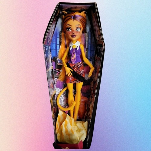 Monster high toralei buried - high,