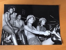 THE LOVE MACHINE - Photo