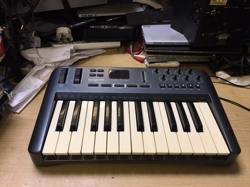 Audio oxygen25 controller - -,