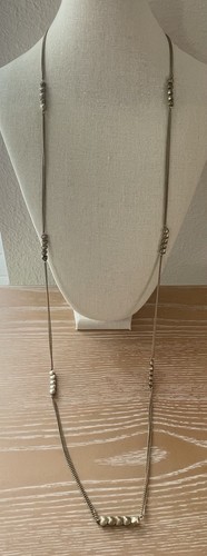 Collana lunga con perline