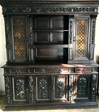 Credenza antica, in noce, con vetrinette, primi del’900 stile’600. A  due corpi