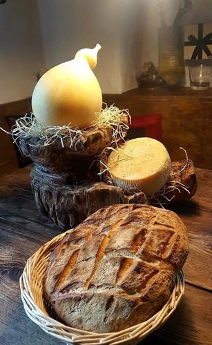 Caciocavallo podolico del - caciocavallo,