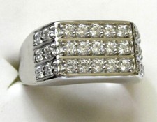 Anello realizzato con zirconi