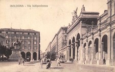 7899) BOLOGNA, VIA INDIPENDENZA, ANIMATA, CARRETTO CON BOTTE DI VINO, TRAM. VG