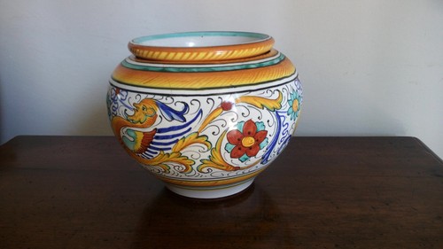 Deruta vase holder ceramic