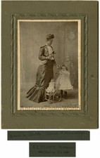 Giovane Donna Con Figlia