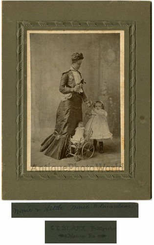 Giovane donna con figlia - giovane,