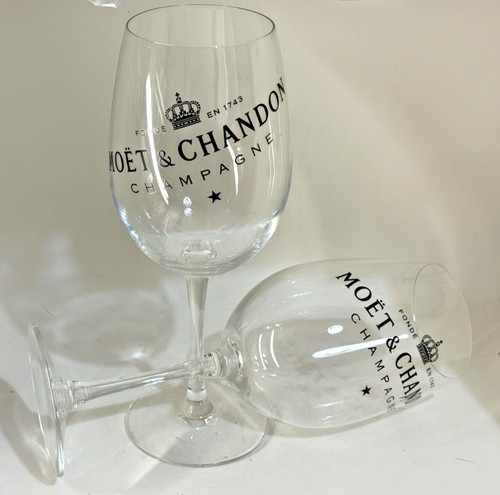 Pair moet chandon - of,