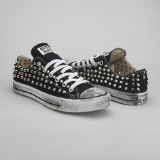 Converse bassa nera borchiata