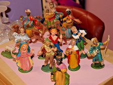 11 statuine presepe confalonieri? in plastica H cm 9 n 87-23