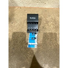 Caricabatteria Uniross C0128436A-8-1 Ni-MH e Ni-Cd nero compatto con batterie