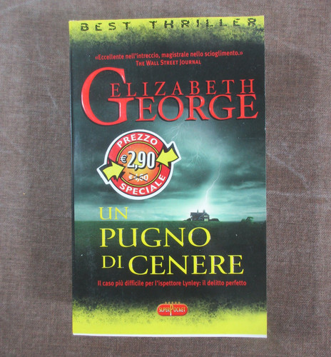 Romanzo thriller pugno - romanzo, un