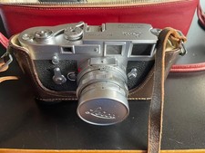 macchina fotografica vintage Leica m3 con accessori