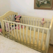 Lettino culla con dondolo e cassettiera