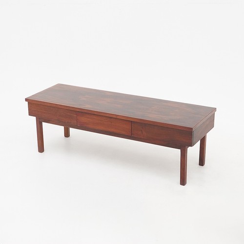 Credenza bassa con - , tre