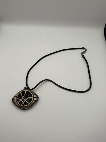 Collana con ciondolo pietra