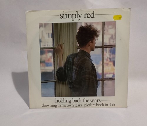 Simply red holding back - -,